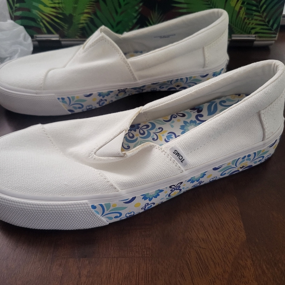 NEW TOMS WOMENS PARKER SHOES